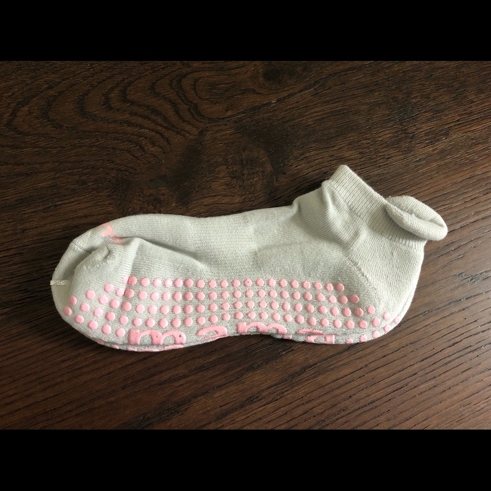 MAMA Sticky Socks - Picture 3 of 4